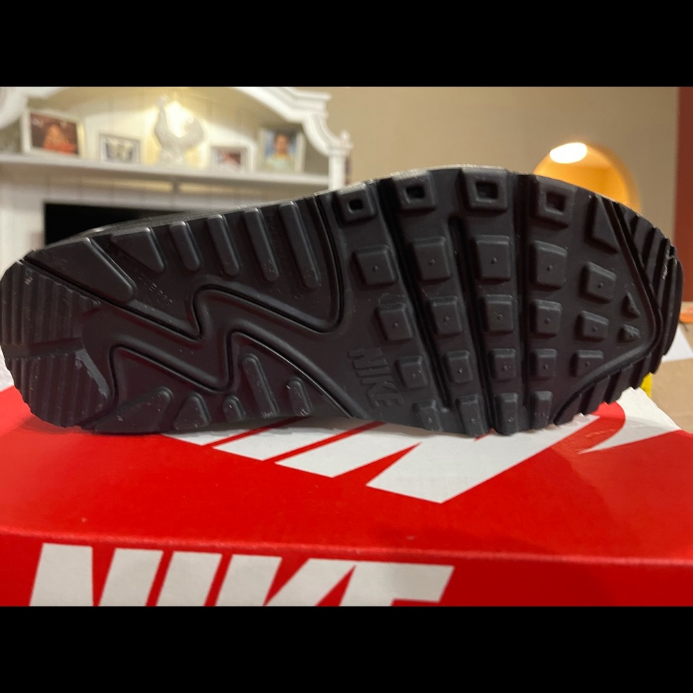 Nike AirMac 90 LTR (GS) - Picture 2 of 3